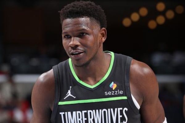 爱德华兹右腿筋拉伤缺阵两周，森林狼攻防核心缺席考验球队深度